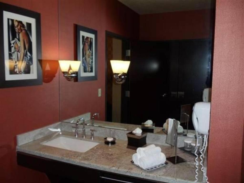 Eastside Cannery Casino Resort 3*