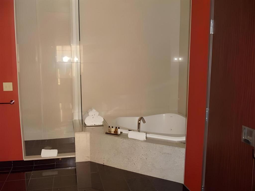 Eastside Cannery Casino 3*